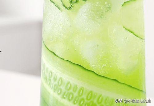 吃瓜配气泡水,吃瓜配气泡水，尽享清爽时光